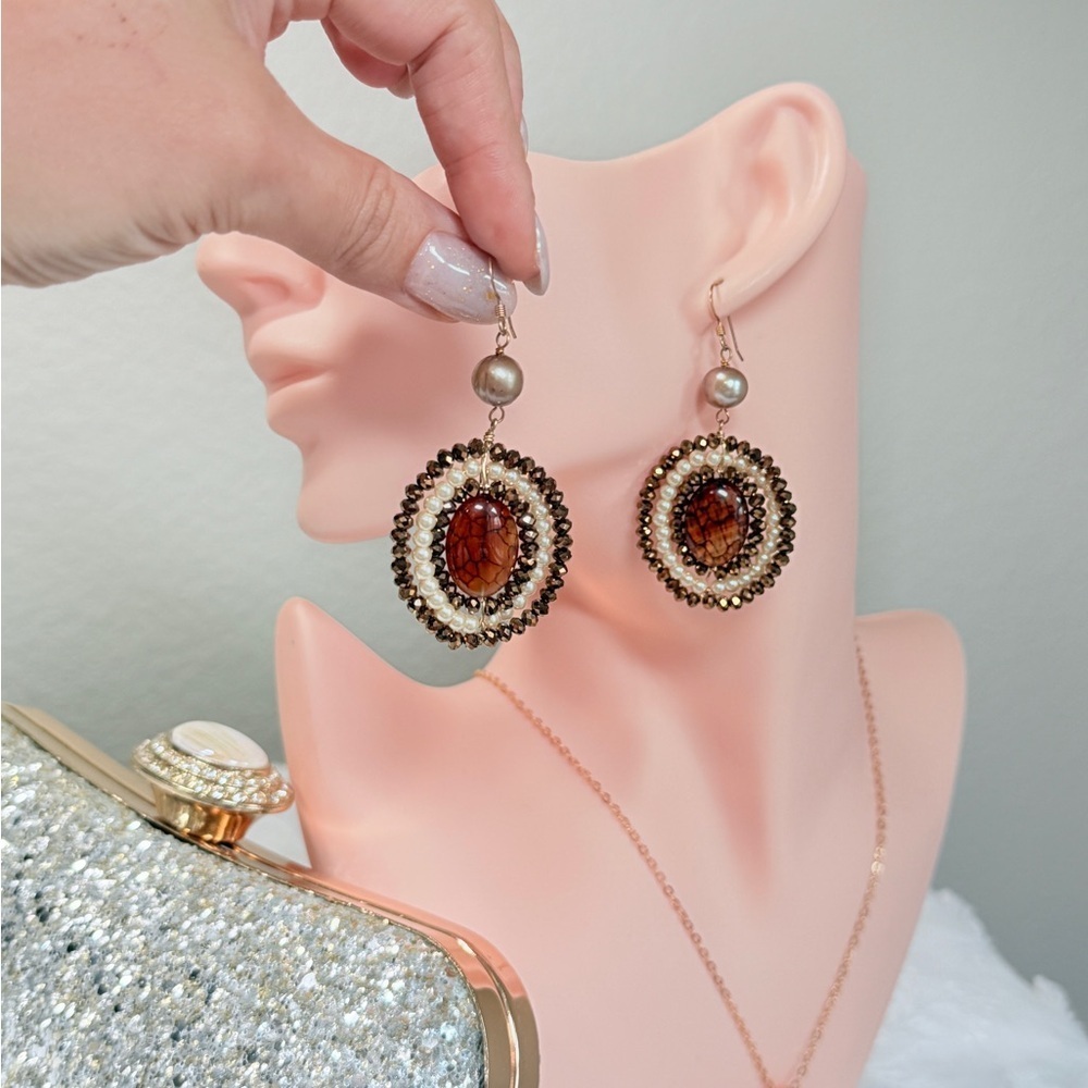 ⚜️ Elegant Brown and Cream Beaded Earrings - Picture 5 of 7